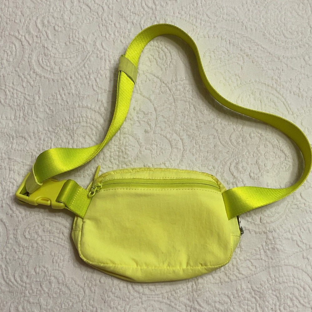 lululemon athletic bag neon yellow zip waist pouch (Fanny Pack) - Picture 3 of 12
